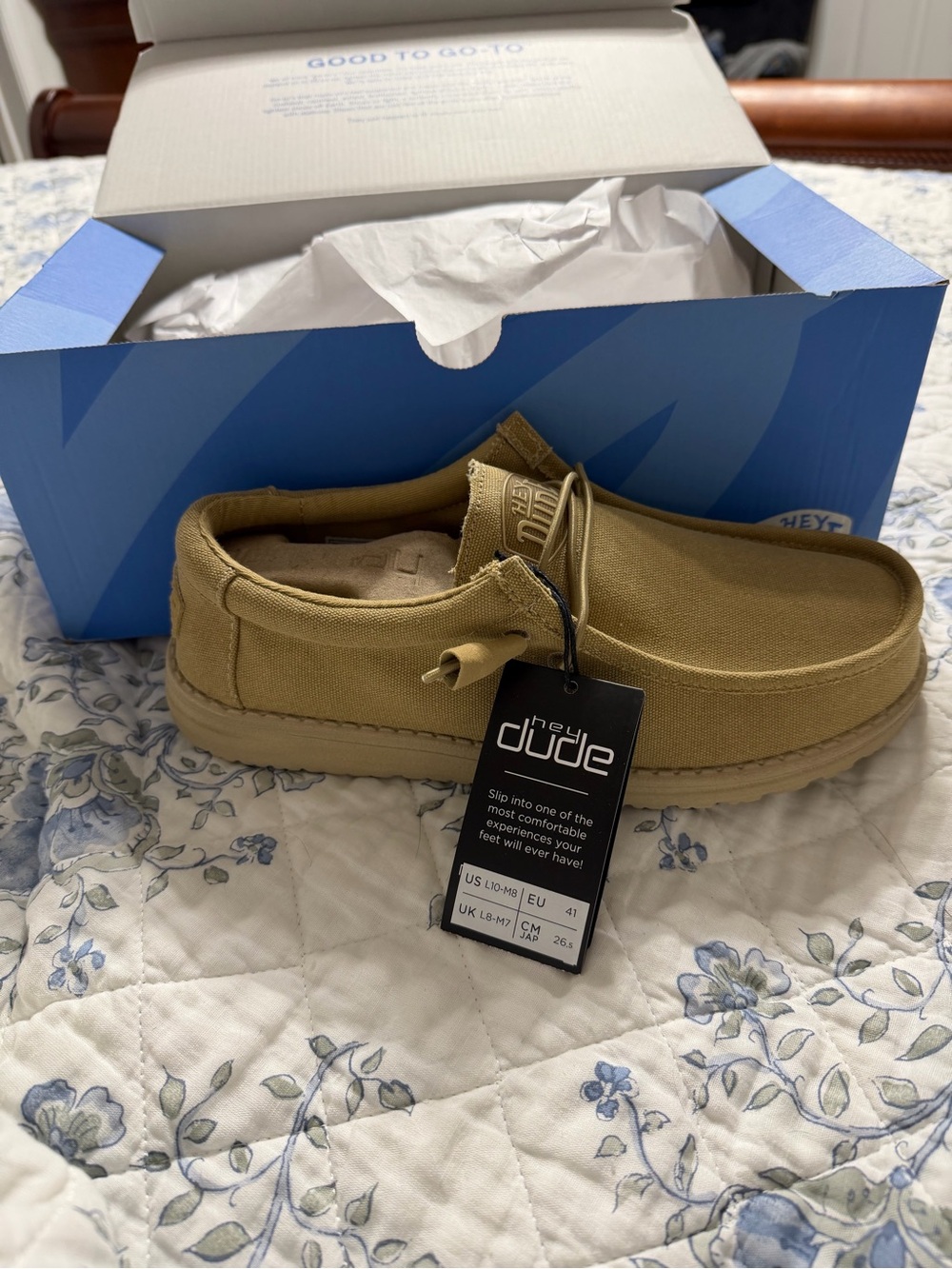 Hey Dude Men’s 8 Wally Slip-On in Tan women’s 10 new